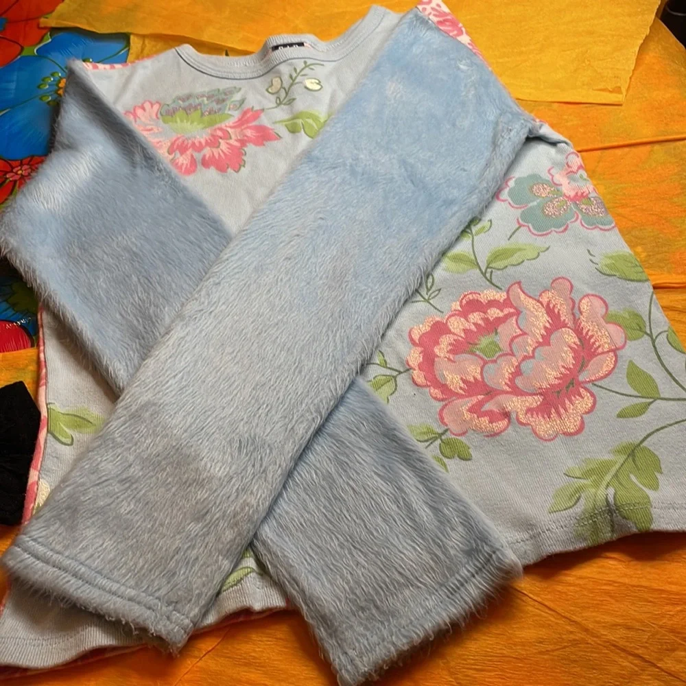 Gap T-shirt with fun fur